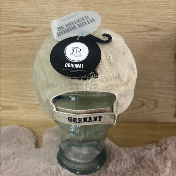 Robin Ruth - Picture 4 of 7